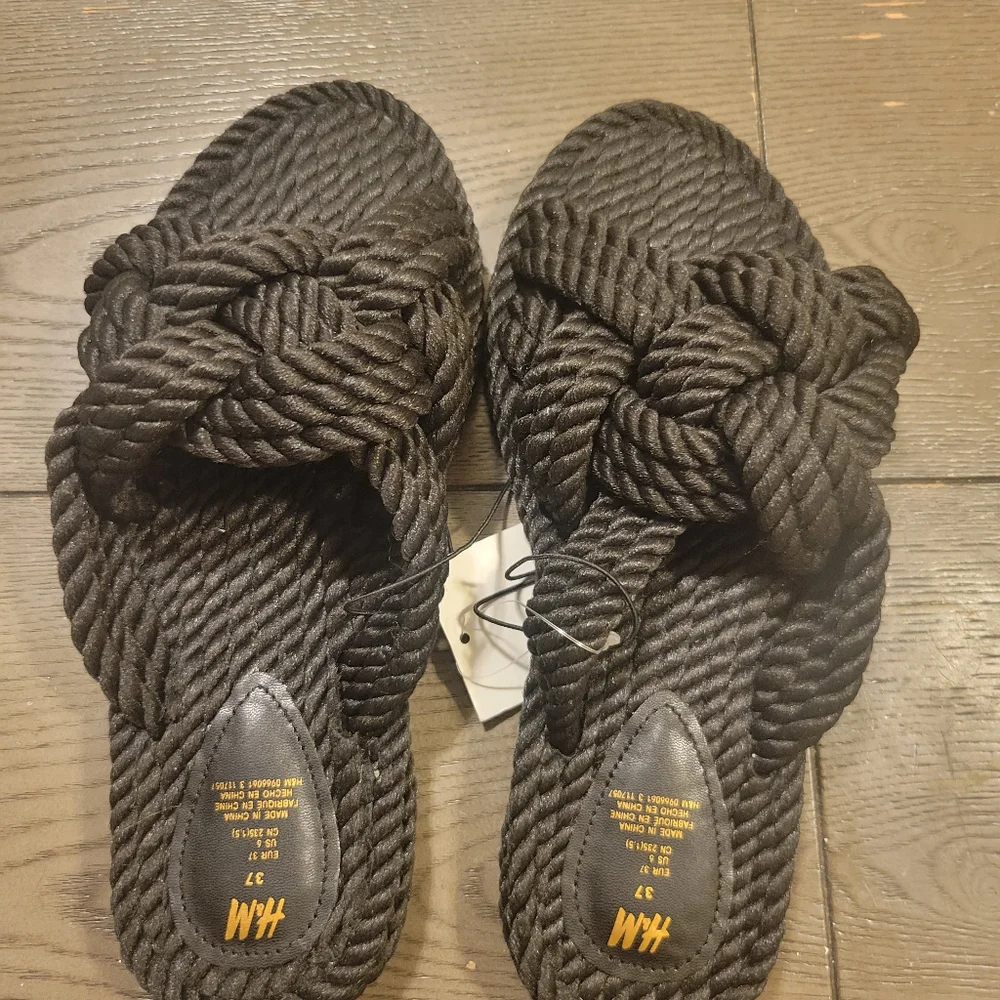 H&M sandals - Picture 1 of 3